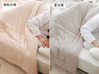 ココマニのアイスコットン薄掛け布団がベッドに掛かっている