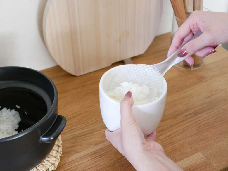 かもしか道具店の白色陶器製飯びつ