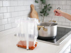 YAMAZAKIのスチール製【tower/タワー】ポリ袋エコホルダーにプラスチックバッグが整理されているキッチン用品の画像