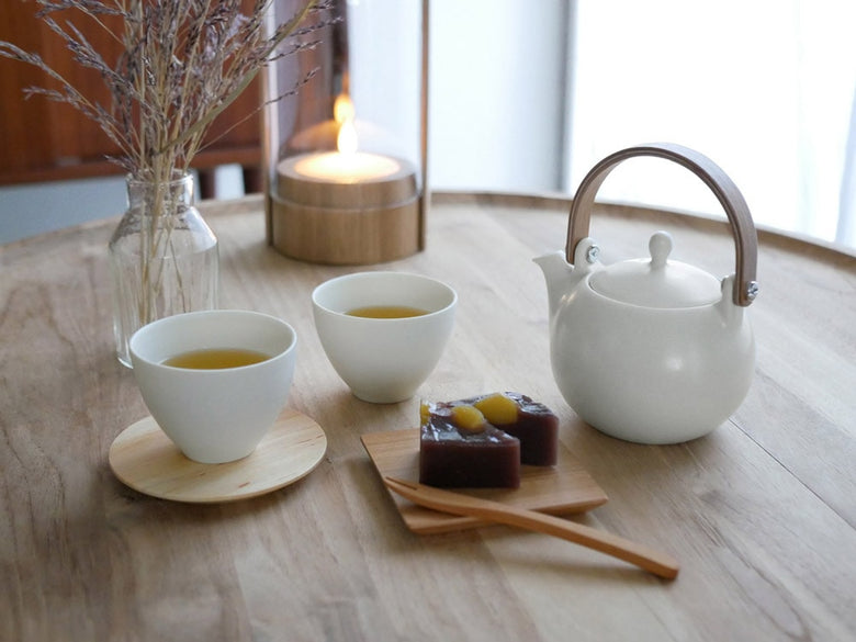 サリュー山桜の茶敷と陶器の茶器セット