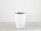 スチールと木製蓋を持つリンのトラッシュカン
