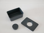 サラサデザインのシルバー色プラスチック製ウエットティッシュホルダー。ABS本体とシリコン蓋を備えたキッチン収納容器