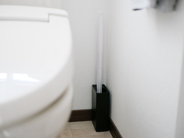 山崎製流せるタワー型トイレブラシスタンド