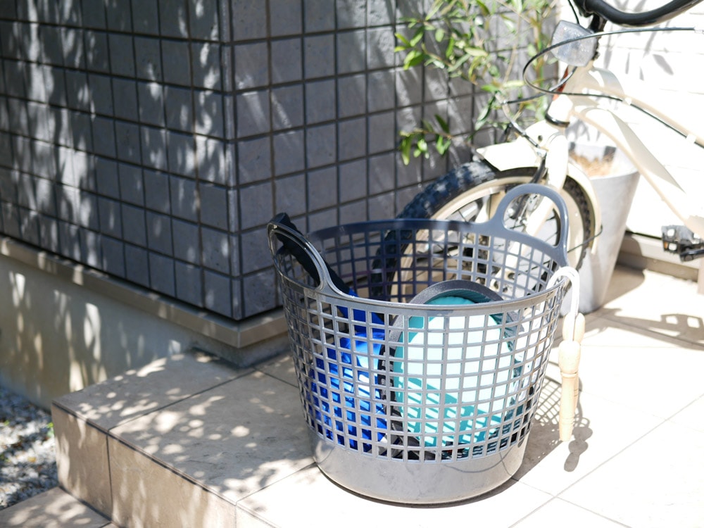自転車に取り付けられたラウンドバスケット