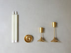 Horn Please MADEの真鍮製キャンドルホルダー。重厚なデザインのスタンドとトレーがセットになっています。