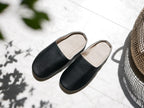 sarasa designのブラック、グレー、シルバーの合成皮革クロッグタイプルームシューズ