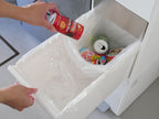 ライクイットのプラスチック製スイングパネルダストボックス。蓋と引き出しを備えた家庭用キャビネット内の2段収納ボックスで、清潔にゴミを整理できます。