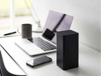 タワー型ロールウェットティッシュケース、幅約8cm×奥行約9cm×高さ約17cmでオフィスに最適