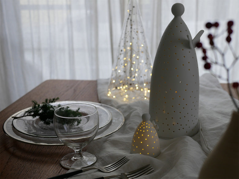 レダーの「Angel of light」クリスマス装飾用磁器製テーブルウェアセット、LEDミニライト付き