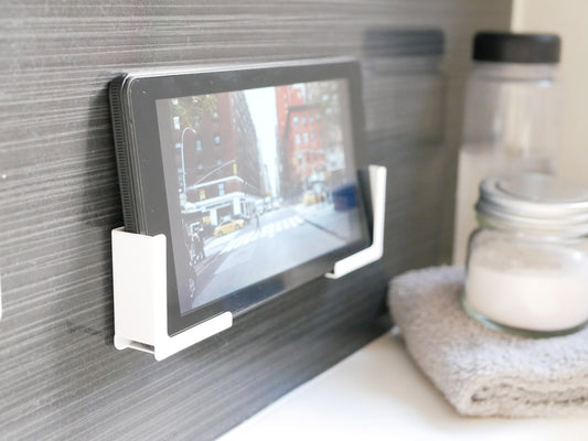 タワー製マグネットタブレットホルダーにタブレット装着