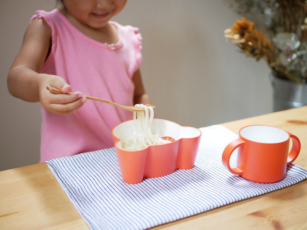 tak.キッズディッシュ ベアのプラスチックマグカップと食器セット