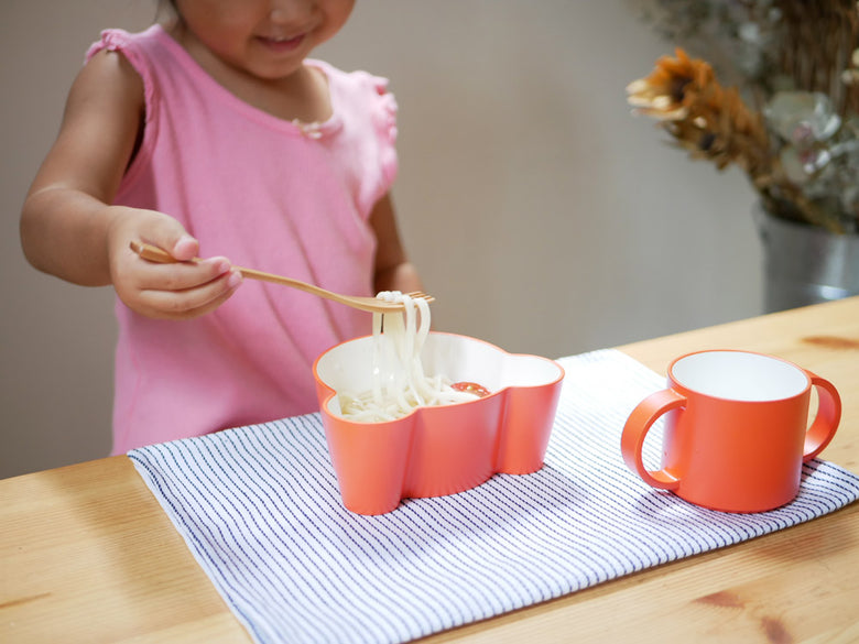 tak.キッズディッシュ ベアのプラスチックマグカップと食器セット